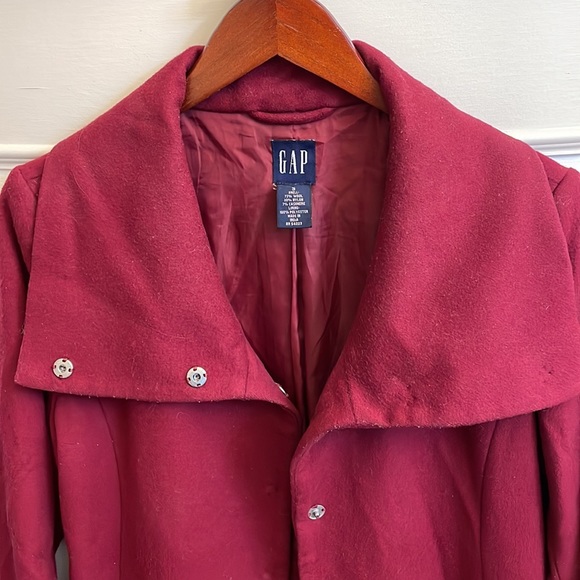 Woman’s winter coat - Picture 2 of 3